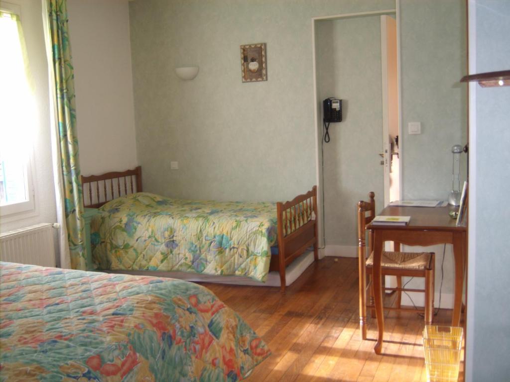 Auberge Les Muriers La Ferté-Hauterive Zimmer foto