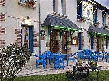Auberge Les Muriers La Ferté-Hauterive Exterior foto